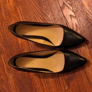 Black textured pumps size 7.5